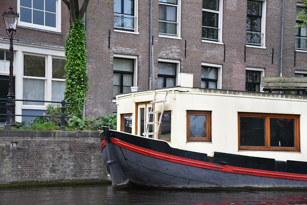 Découvrir les canaux d'Amsterdam en bateau
