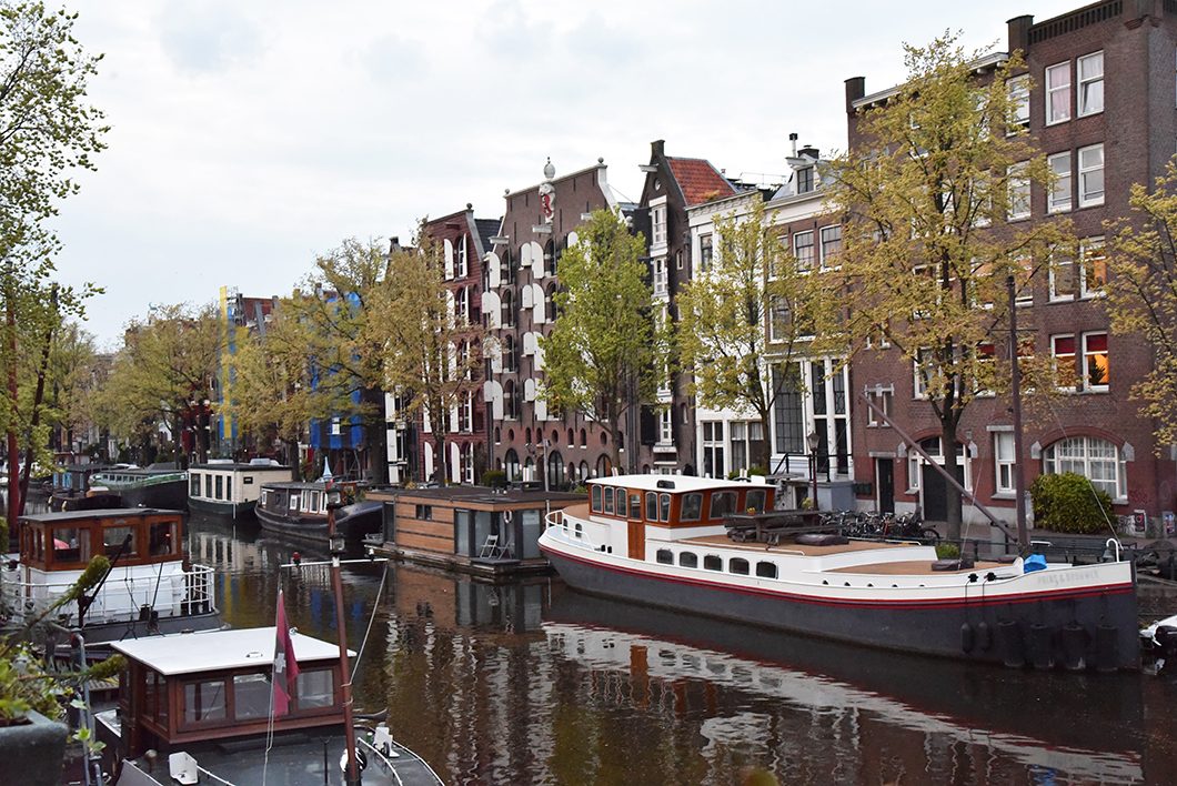 Les canaux du quartier de Jordaan à Amsterdam