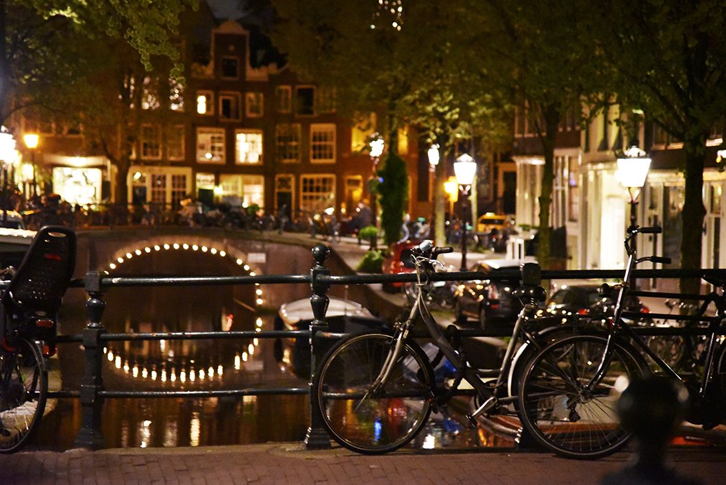 Visiter Amsterdam de nuit, activité incontournable à Amsterdam