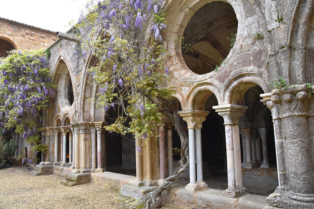 Visite l'Abbaye de Fontfroide dans l'Aude