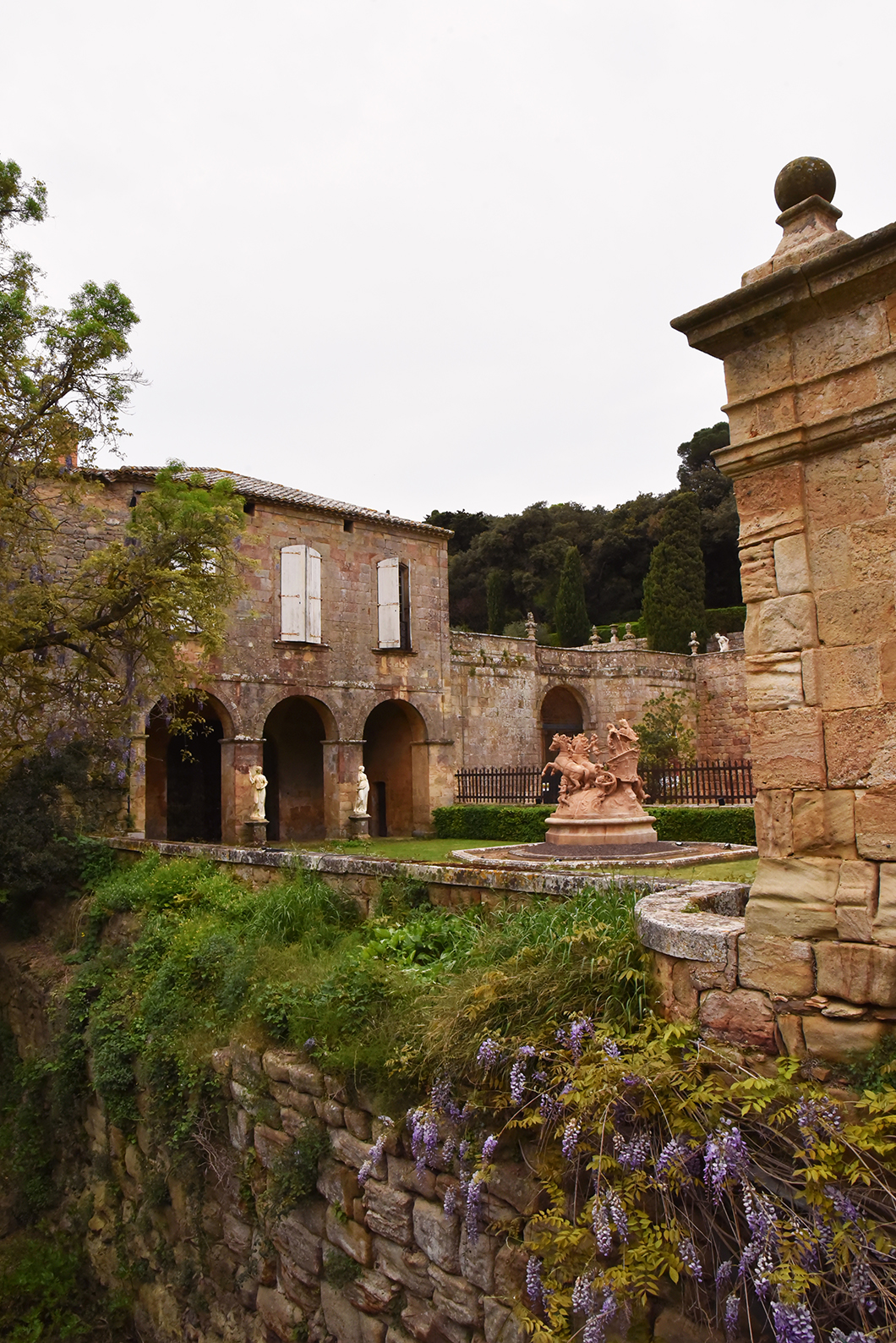 Visiter l'Abbaye de Fontfroide sur littoral de l'Aude