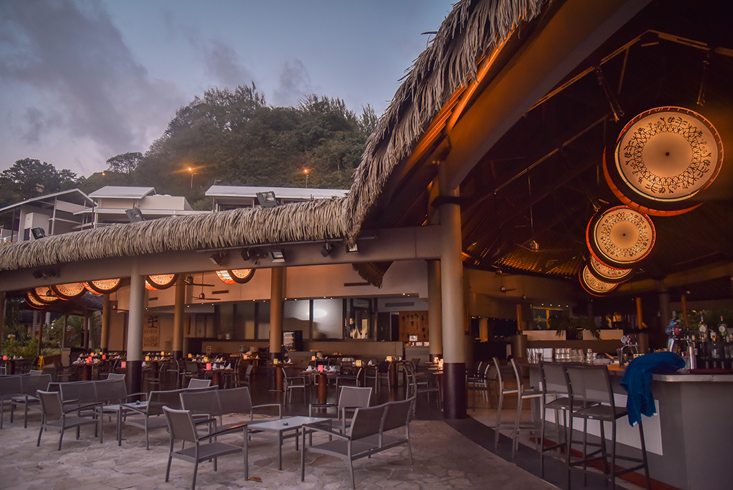 Où prendre un verre pour le coucher de soleil à Tahiti ? Bay Bar du Tahiti Pearl Beach