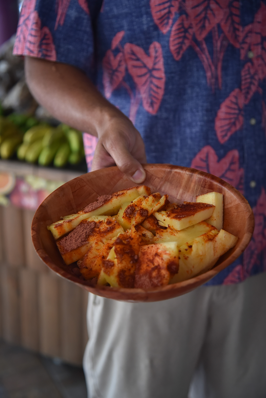 Faire un food tour à Moorea : goûter à l’ananas à la poudre de bonbon chinois
