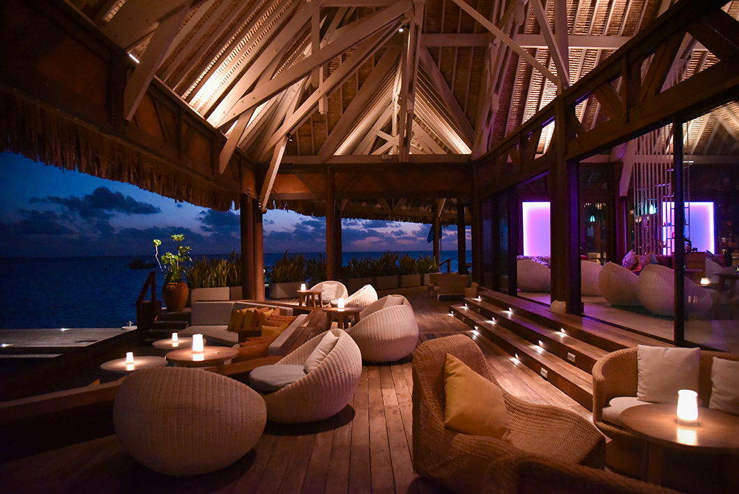 La terrasse du Upa Upa Lounge Bar à Bora Bora