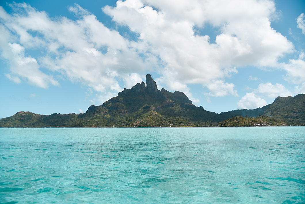 Que faire à Bora Bora ? Visiter le lagon en bateau