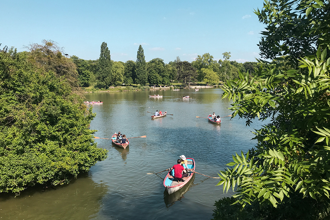 Faire un tour en barque au Bois de Vincennes, activité incontournable à Paris