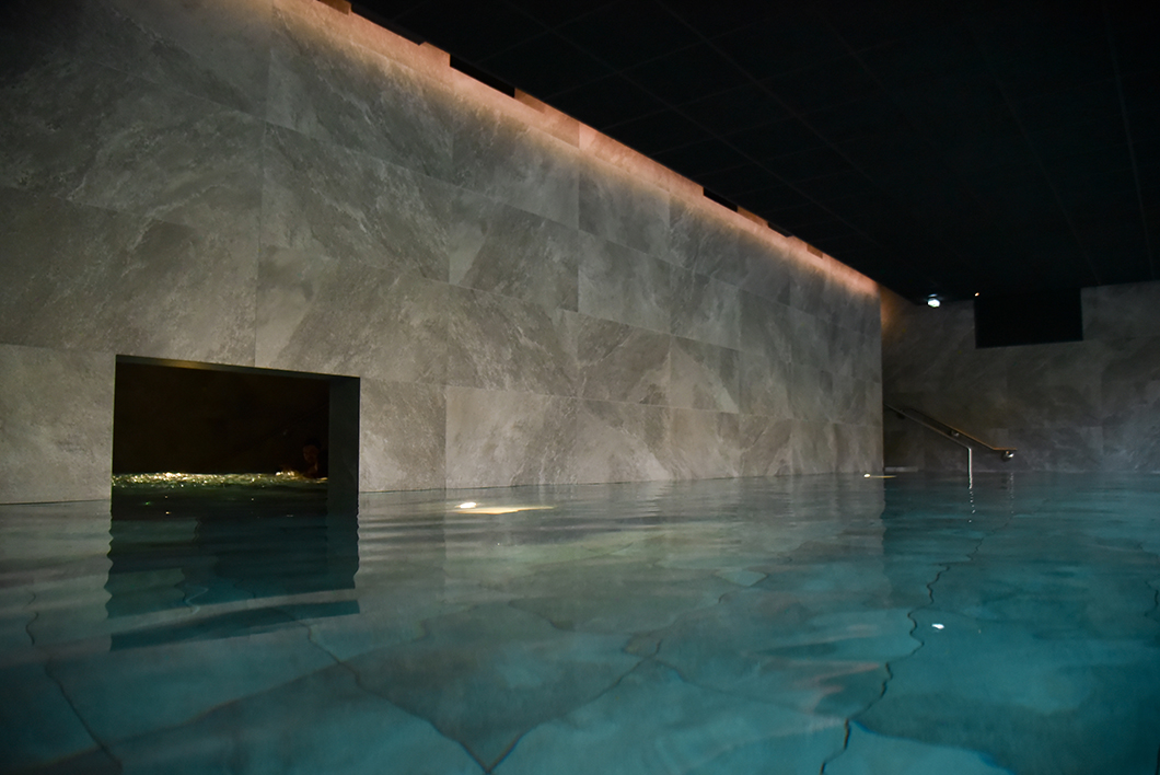 L’espace aquatique du Yonaguni Spa à Obernai
